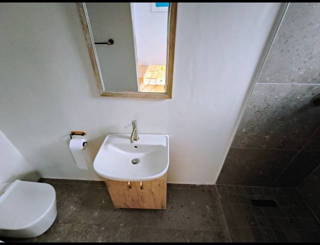 5 BEDROOM HOUSE FOR SALE IN WAVECREST